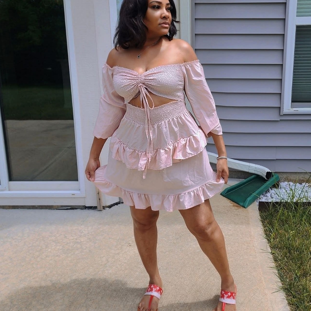 Off-Shoulder Pink Ruffle Dress - Picture 4 of 4